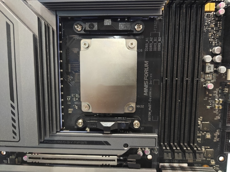 謎の技術によりTDP 160Wを達成するRyzen 9 9955HXとUDIMMスロット