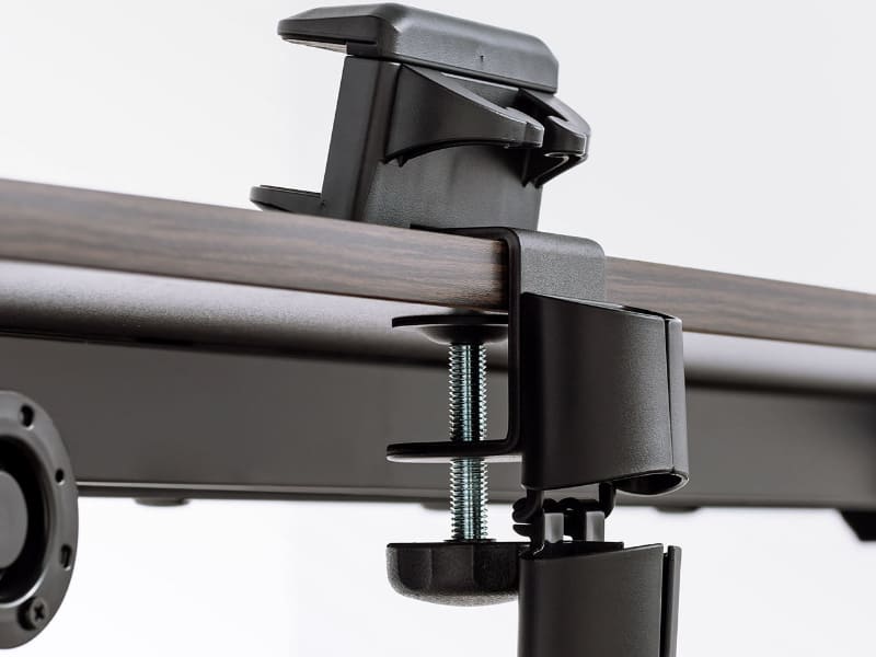 デスクへの固定はクランプ式