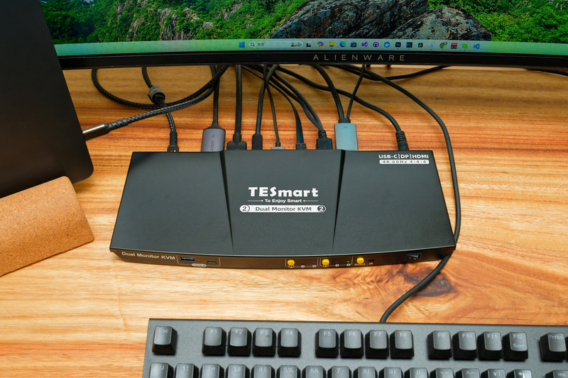 KVMスイッチ機能付きドック。普通のKVMスイッチやドッキングステーションとは何が違う？