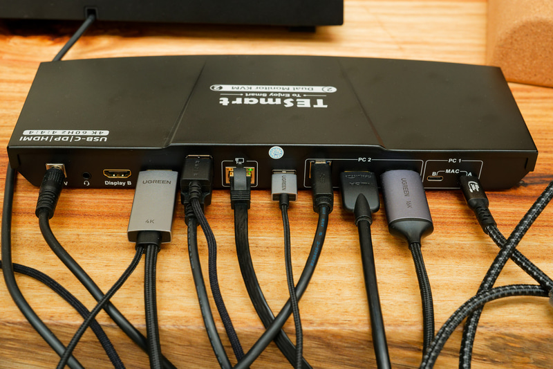 ノートPCとデスクトップPCの2台を切り替えられるようにした状態