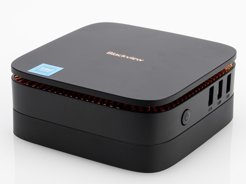 下半分を切り離すと本体の厚みは54mmから37.5mmへとスリムになる