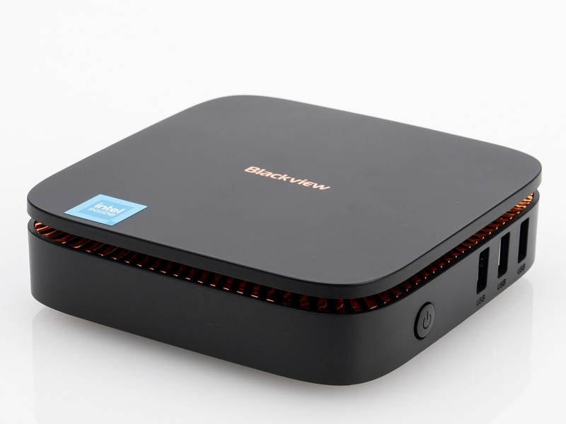 下半分を切り離すと本体の厚みは54mmから37.5mmへとスリムになる