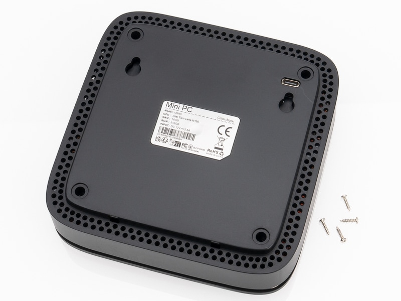 ネジ4本を取り外すと天板側が開く