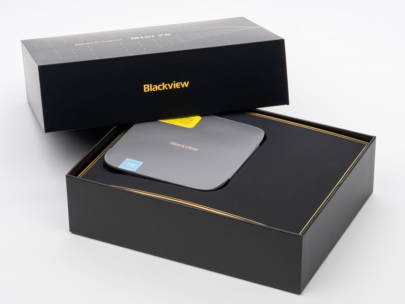 黒金で配色されたそれっぽいパッケージ