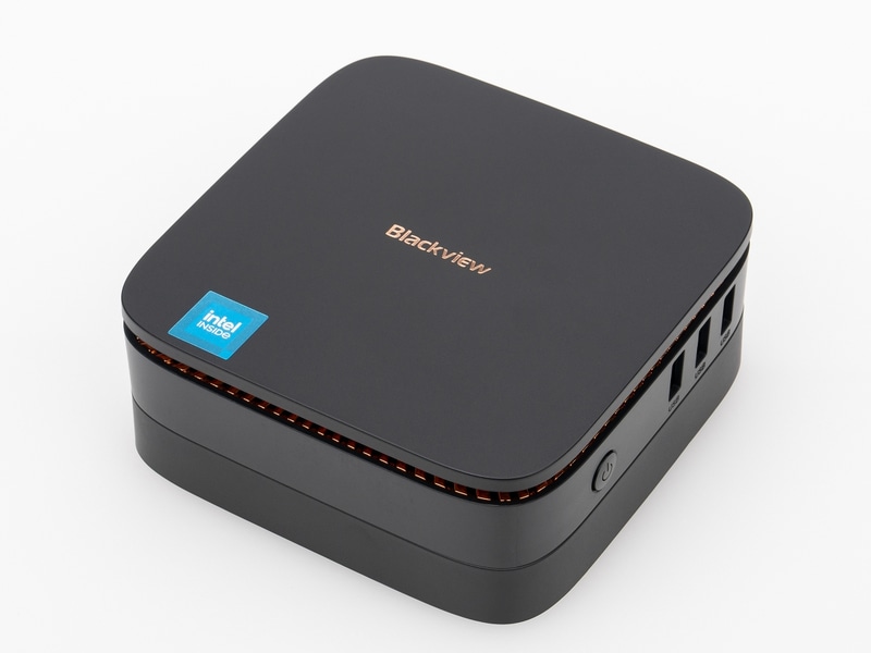 右側面と背面にスイッチやポート類を配置