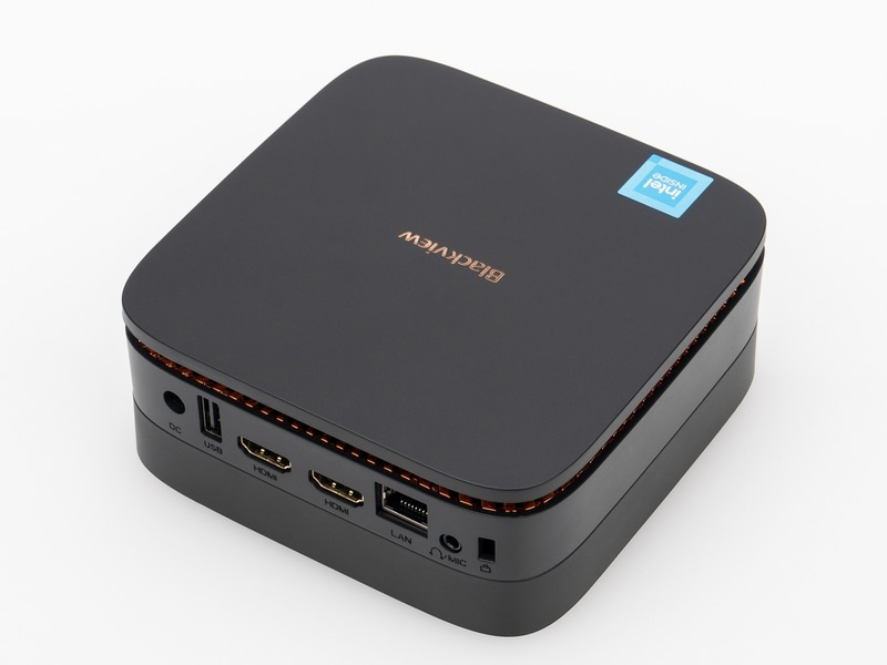 右側面と背面にスイッチやポート類を配置