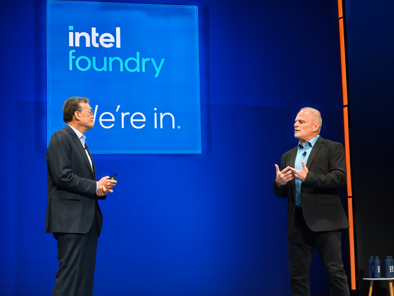 タン氏とSimens EDA CEO マイク・エルロー氏