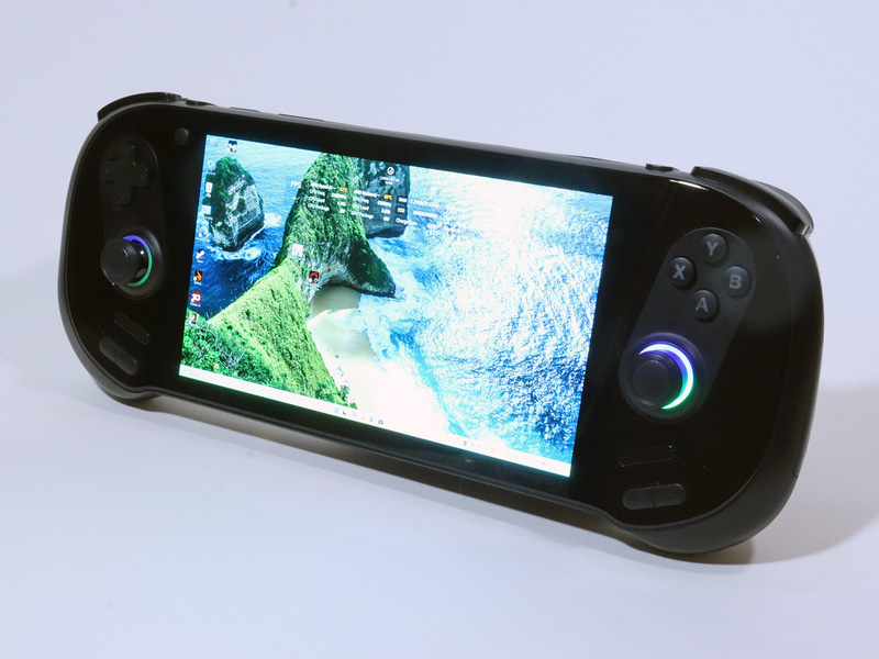 AYANEOのポータブルゲーミングPC「AYANEO 3」