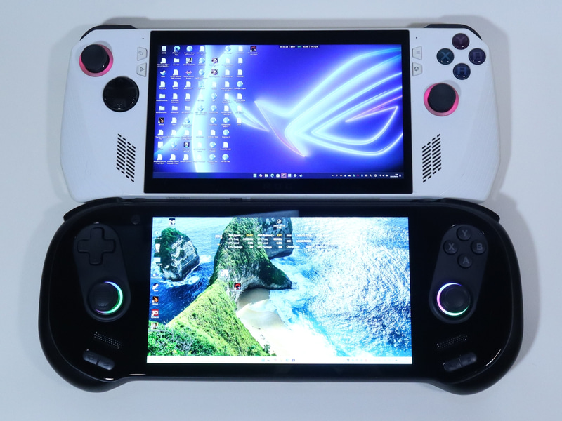 ROG Allyとの比較するとAYANEO 3がかなり大きいのが分かる