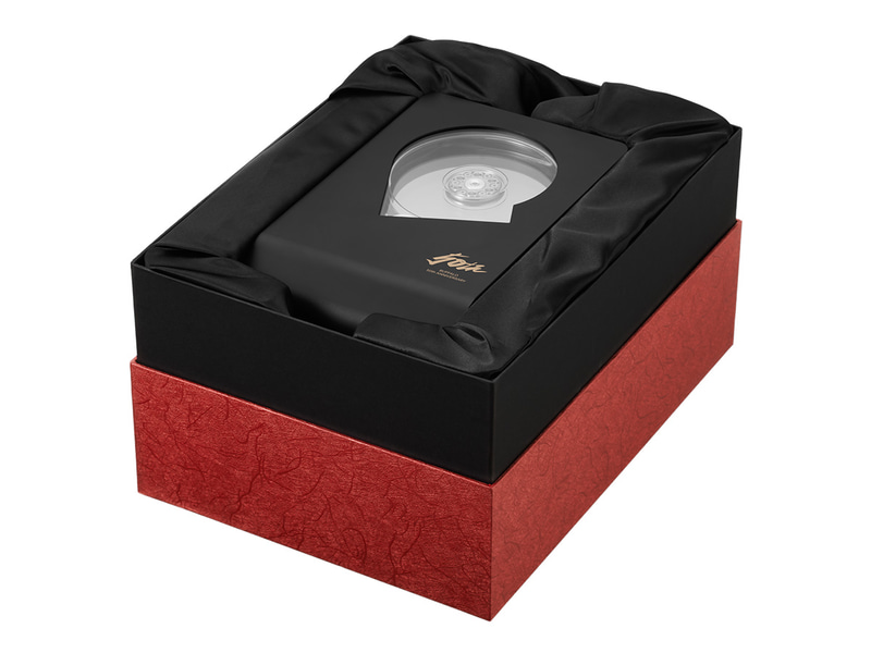 パッケージも特別仕様