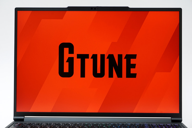 ディスプレイは16型で解像度は2,560×1,600ドット