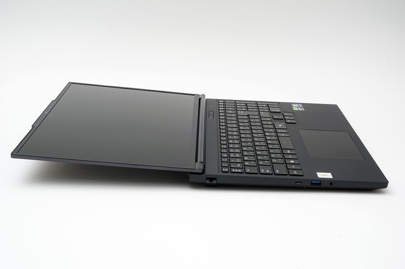 ディスプレイはここまで開く