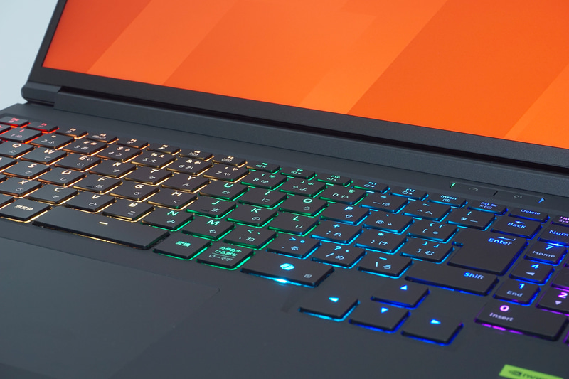 キーボードには個別設定可能なRGB LEDも内蔵されている