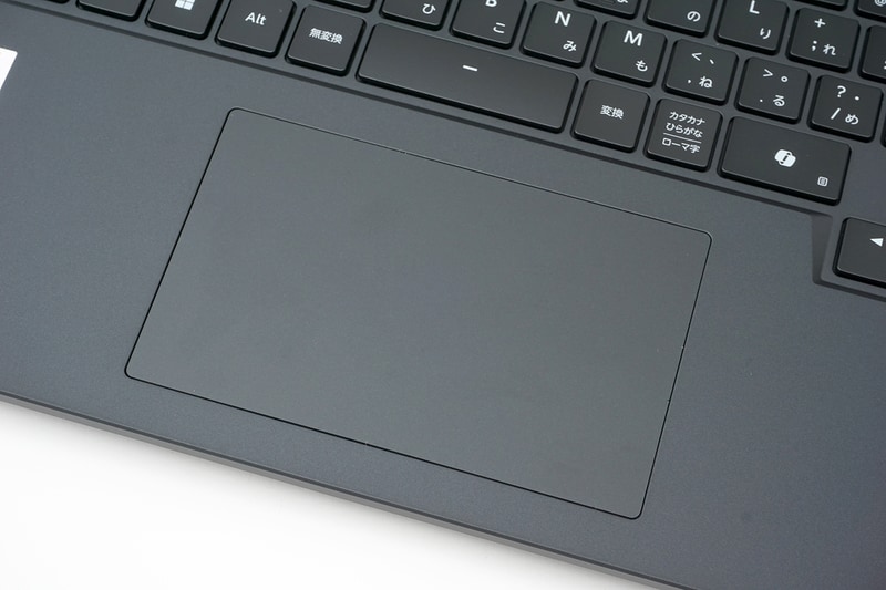 タッチパッドは大きめ