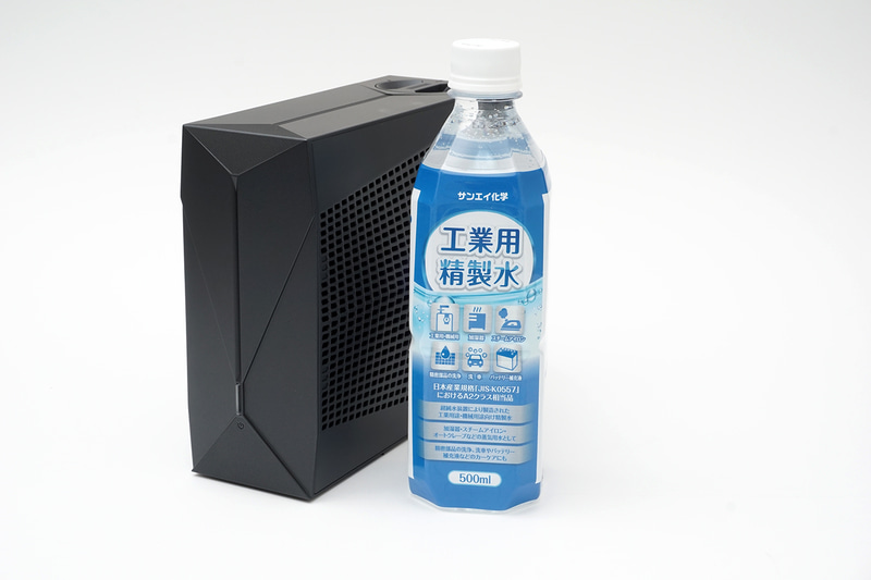 水冷BOXには工業用の精製水(500ml)が付属する