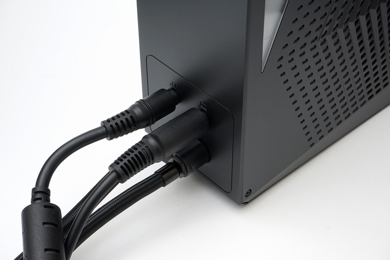 水冷BOXにACアダプタとDC to DCケーブルを接続。ノートPC側にはDC to DCケーブルを取り付ける