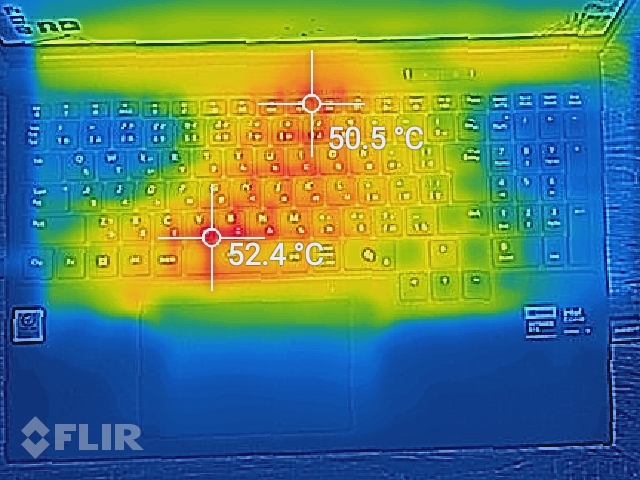 空冷時。温度の高い部分は50℃を超えている。水冷よりも10℃ほど高い