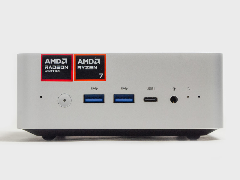 前面は電源ボタン、USB 3.2 Gen 2 2基、USB4、3.5mm音声入出力