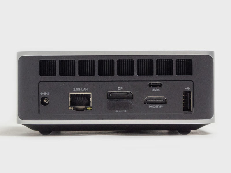 背面。DC電源入力、2.5Gigabit Ethernet、DisplayPort、OCuLink、USB4、HDMI、USB 2.0