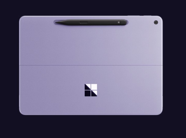 スリムペンは背面に収納可能