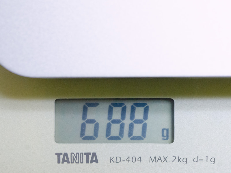 重量。実測で688g