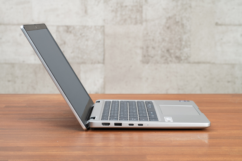 左側面にはHDMI、USB 3.2 Gen 1、Thunderbolt 4 2基を配置。このうちThunderbolt 4のUSB Type-Cにはモジュラー型ポートを採用することで耐久性を高めている