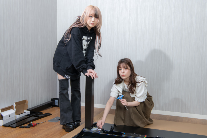 フレームを固定できたら次は脚部の取り付けへ