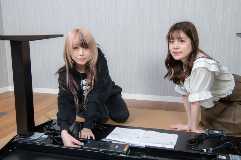 コントローラのケーブルの配線。何本かあるが、それぞれ差し込める場所は決まっているので迷うことはない