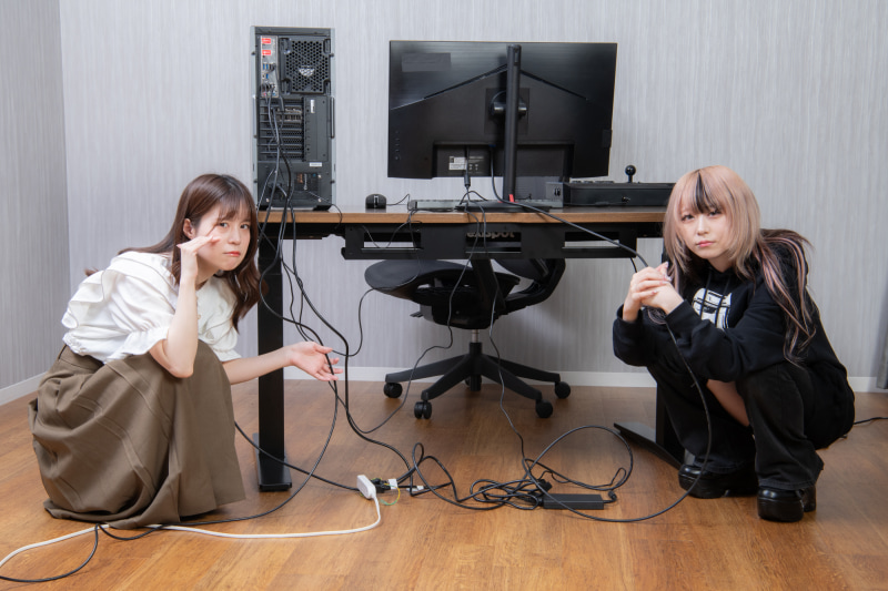 快適なデスク環境を目指すには、配線をいかに整理するかも重要