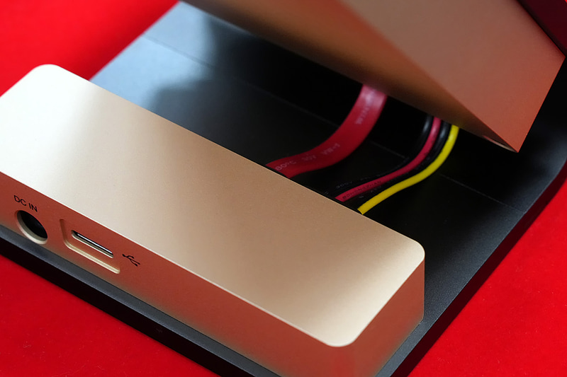 PC Watch読者にはおなじみの色だ