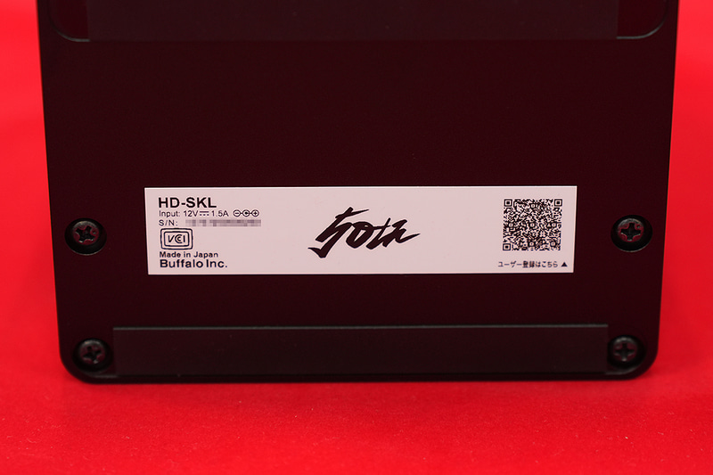 底面の製品ラベルにはVCCIロゴがあり、VCCI Class Bに適合しているという