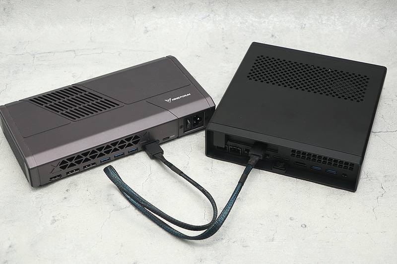 OCuLinkケーブルを用いてMGA1と接続したところ