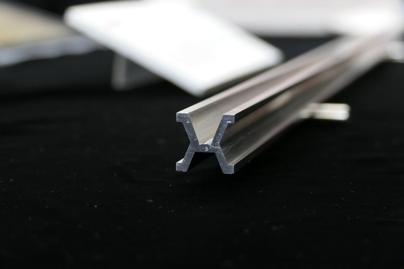 断面はX型。設計者の名前を取ってトレスカ断面と言われている