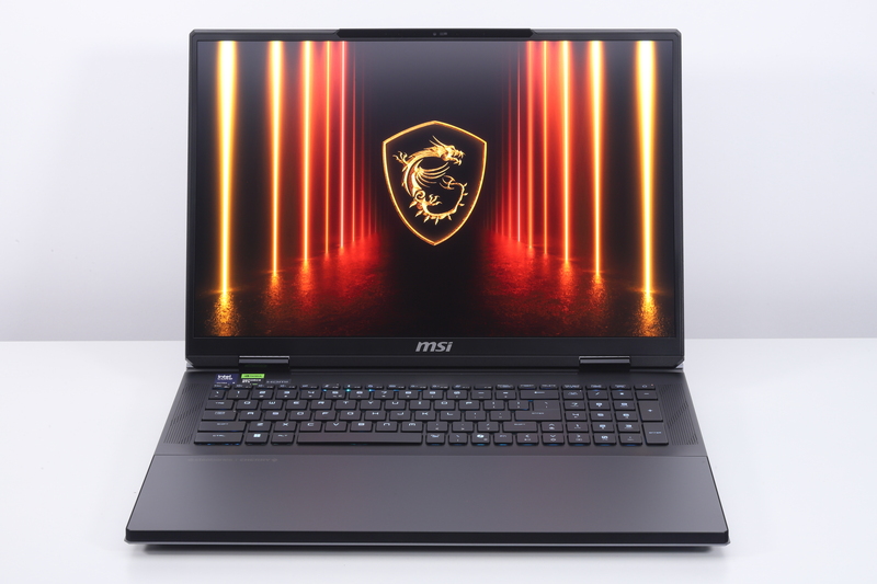 Core Ultra 9 285HXを搭載する18型ゲーミングノート「MSI Titan 18 HX AI」