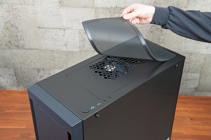 天面、前面、底面には取り外せるダストフィルタを搭載とメンテナンス性も高い