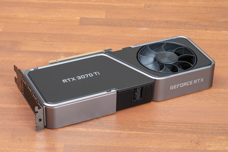 比較用としてGeForce RTX 3070 Ti Founders Editionを用意した