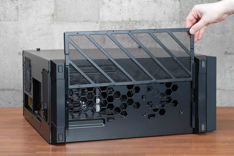 天面、前面、底面には取り外せるダストフィルタを搭載とメンテナンス性も高い