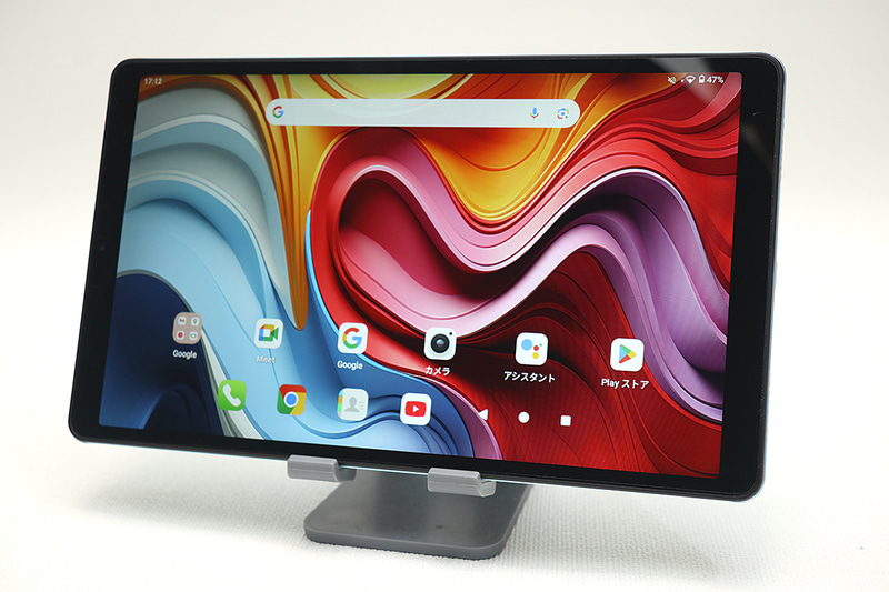 液晶解像度は1,340×800ドットと低いが、120Hzなのでスムーズに動く。発色はやや黄色みが強い印象だが、鮮やかさは必要十分