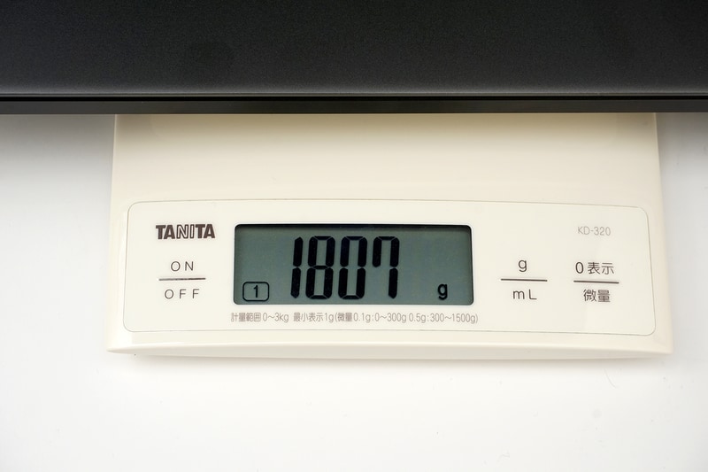 本体の重量は実測で1,807g