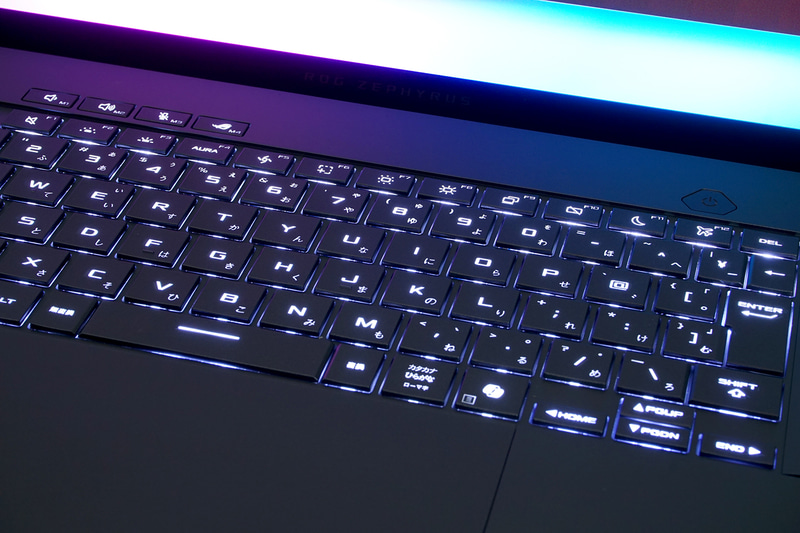 キーボードにはバックライトも備わっている