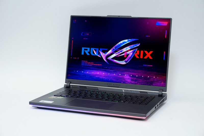 比較用としてCPUにRyzen 9 9955HX3D、GPUにGeForce RTX 5070 Ti Laptop GPUを搭載する「ROG Strix G16 G614FR」を用意。直販価格は41万3,820円