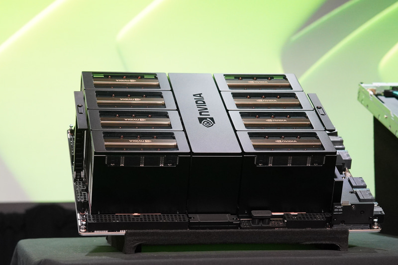 B200を搭載したDGXの内部構造(2024年のGTC24で撮影)