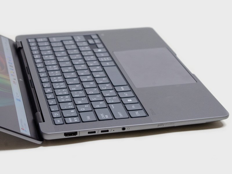 左側面。HDMI、USB Type-C 2基(右側がThunderbolt 4、左側がUSB 3.2 Gen 2)、3.5mmジャック