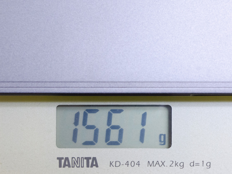 重量は実測で1,561g