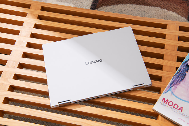 天板にはヴィーガンレザーを採用