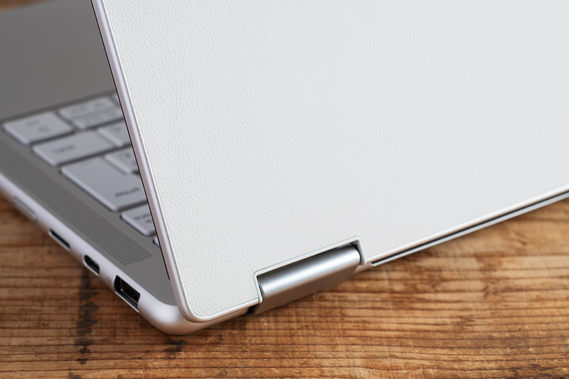 金属素材にはない温かみのある雰囲気