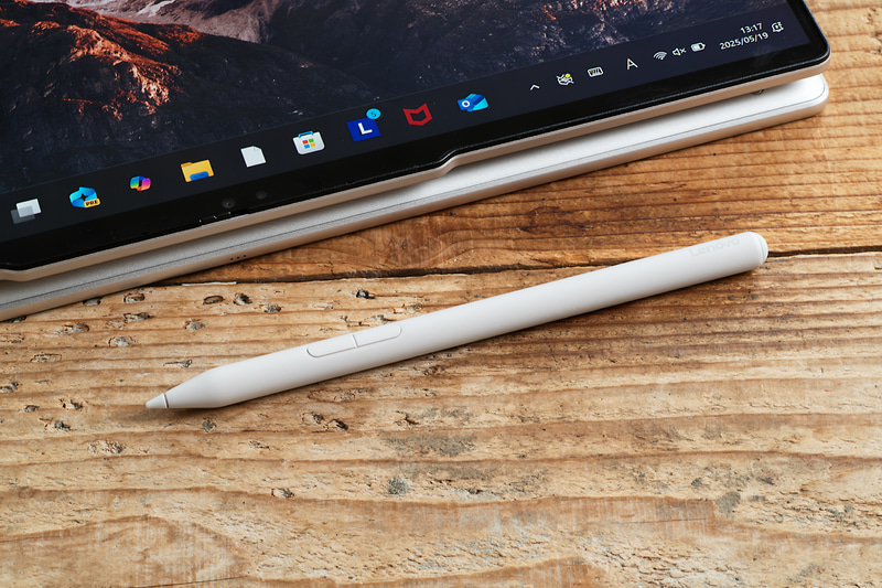 付属のLenovo Yoga Pen