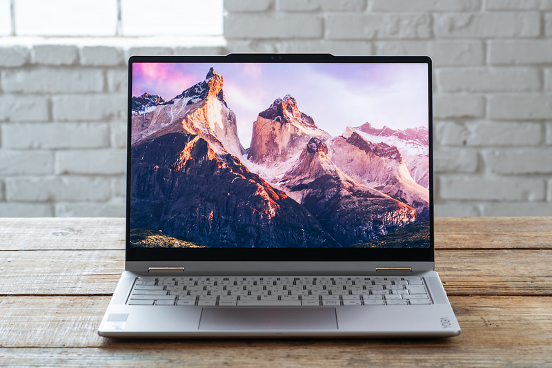 2in1なのでノートPCとタブレット化を行き来できる