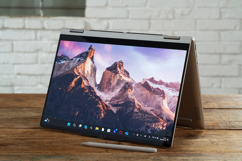 2in1なのでノートPCとタブレット化を行き来できる