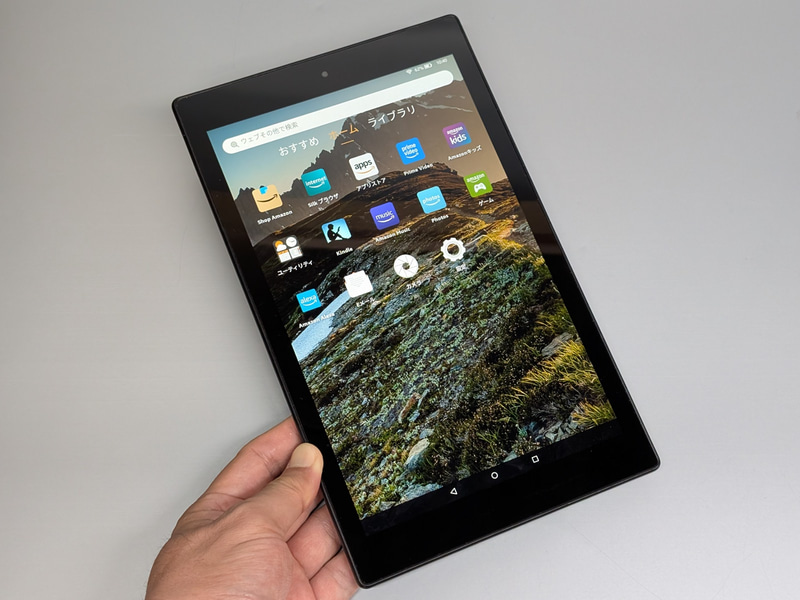 第5世代「Fire HD 10」。現行モデルと異なり、インカメラが短辺側にあるなど縦向きを前提としたボディデザイン